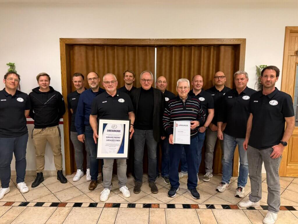FSV ernennt Burkhard Fingerhut zum Ehrenvorsitzenden